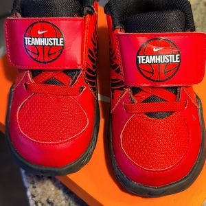 Nike Team Hustle D9 Sneaker Sz. 5